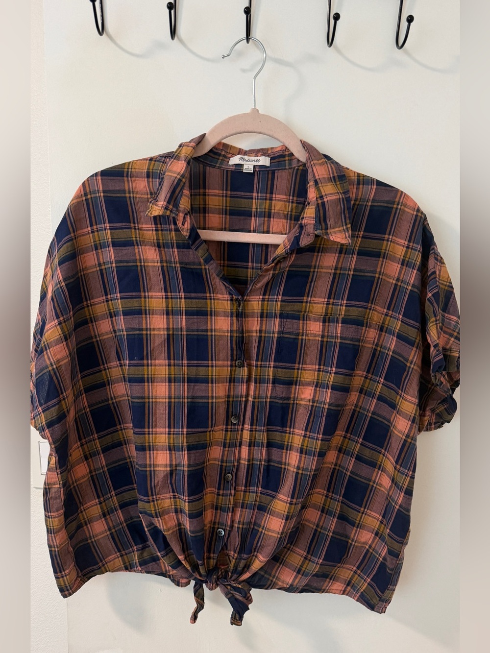 Madewell plaid cotton button-down shirt featuring a cropped fit and a tie-front